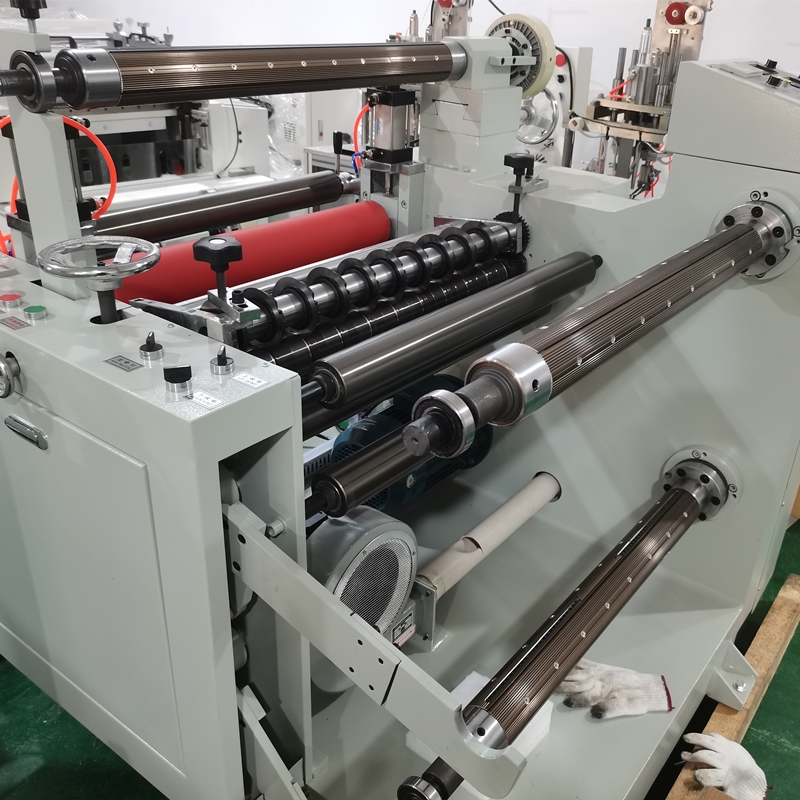 Machine automatique de stratification et de refendage de film de PVC